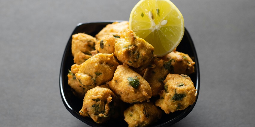 A glimpse of crisp, deep-fried Bhajiya often served with fresh lemon or chilli chutney.