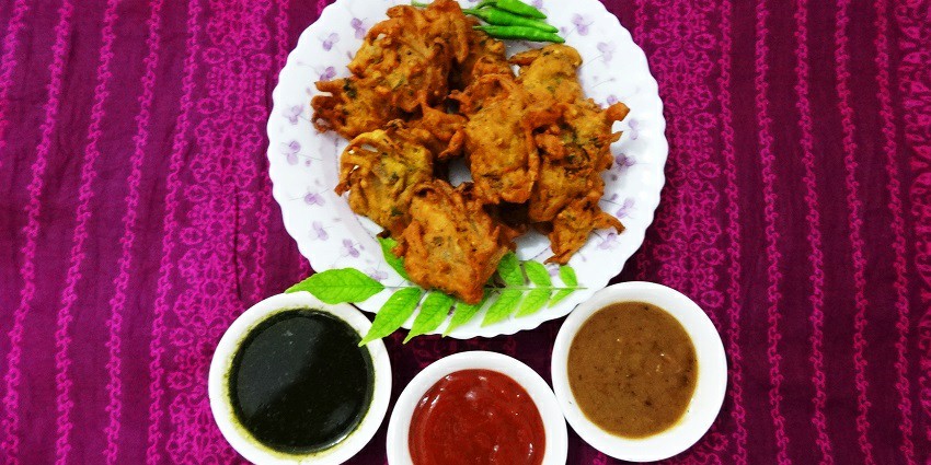 Crispy bhajiya fritters with chutney, a popular tea-time snack.