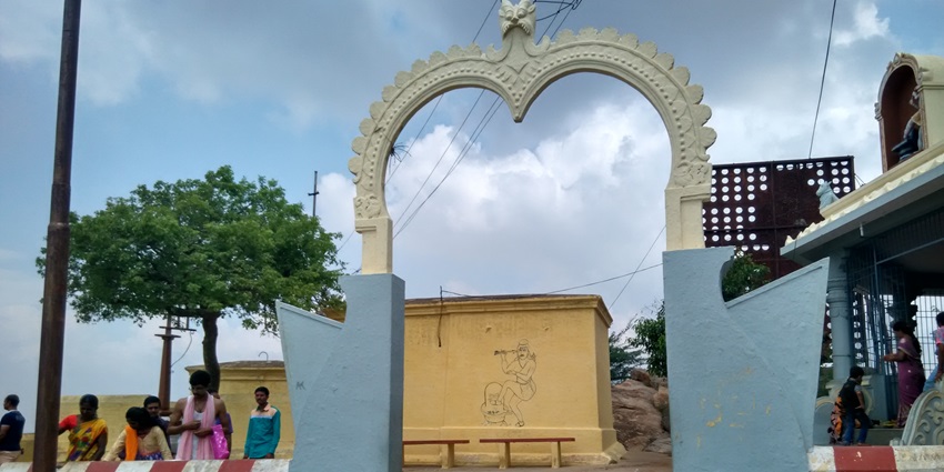 The entrance of the majestic Bhakta Kannappa Temple, places to visit near srikalahasti