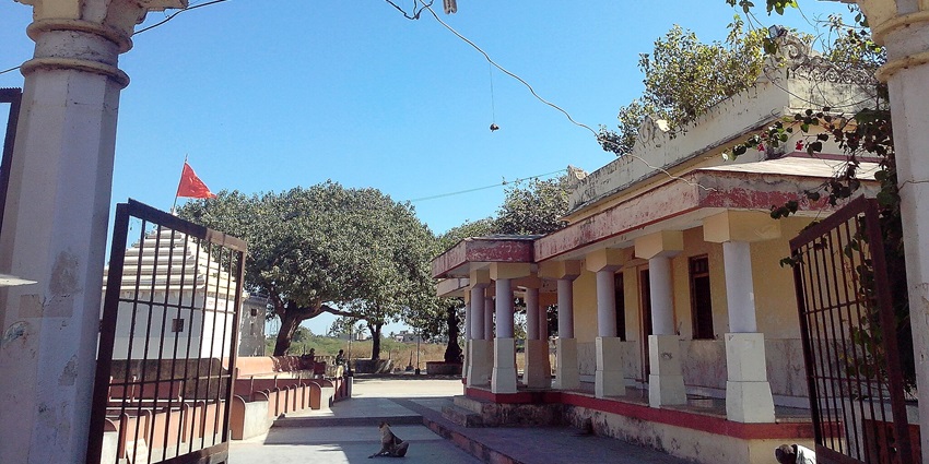 Bhalka Tirth, a sacred site, is a must-visit attraction near the historical landmark.