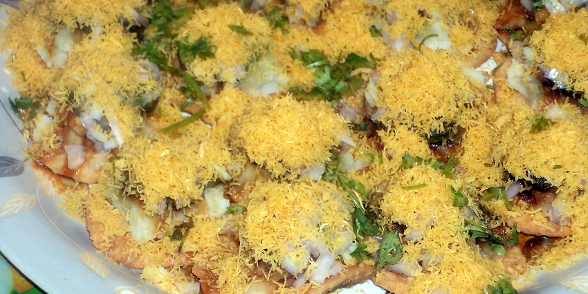 A plate of freshly made bhalla papdi with sev on top for extra crunch.