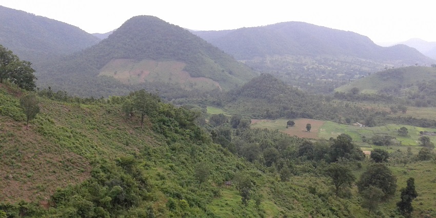 Bhaludunguri Hill is one of the best spots for trekking enthusiasts indulging in adventure.