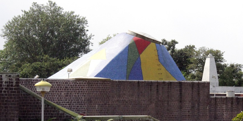 Interior view of Bharat Bhavan, Bhopal, featuring an open courtyard with steps and a garden area.
