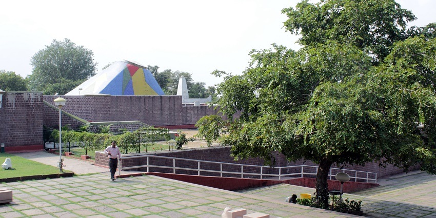 An image of the interior of the Bharat Bhavan. An interesting tourist attraction near State Museum Bhopal