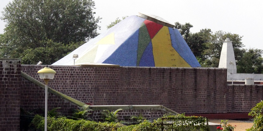 A glimpse of the Bharat Bhavan, its modern architecture and spacious art gallery.