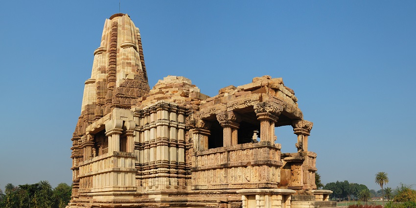 Bharat Milap Temple at Chitrakoot in a lush environment which is one of the best places to visit in Chitrakoot