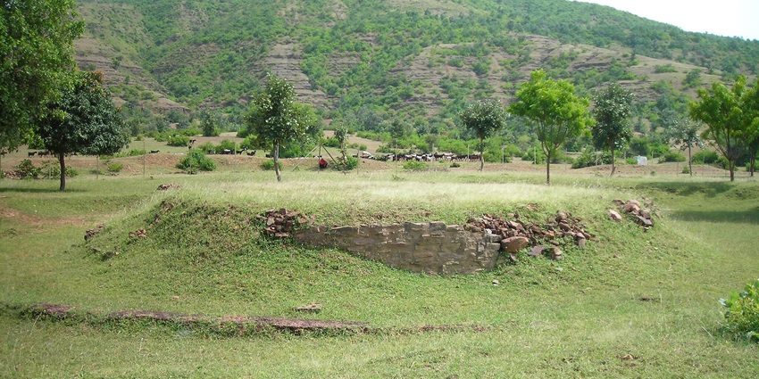 Ancient Bharhut Stupa with intricate carvings, one of the best places to visit near Satna.