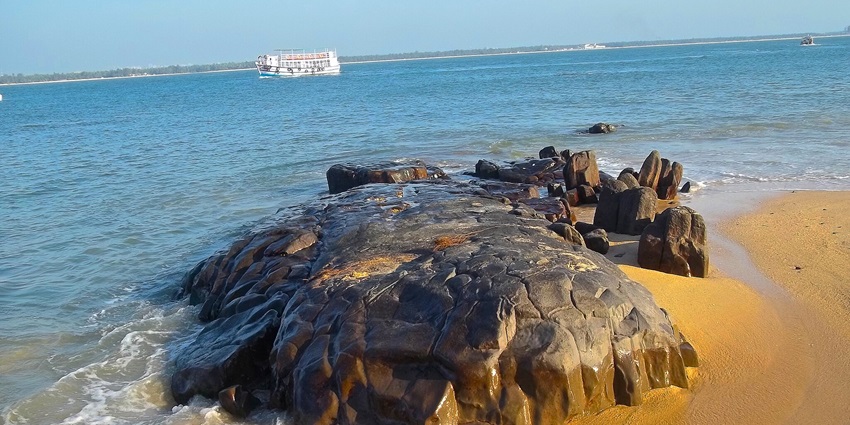 Bhatkal Beach is one of the popular hotspots among visitors along the Arabian Sea.