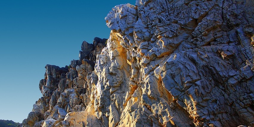 Bheda Ghat is one of the famous attractions near Jabalpur.