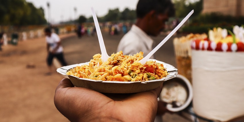 Bhel puri is a perfect snack to munch in with a variety of flavours.