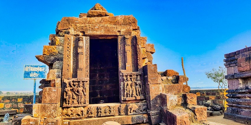 Places to visit in Bhimashankar feature Bhimashankar Temple, a revered Jyotirlinga site.