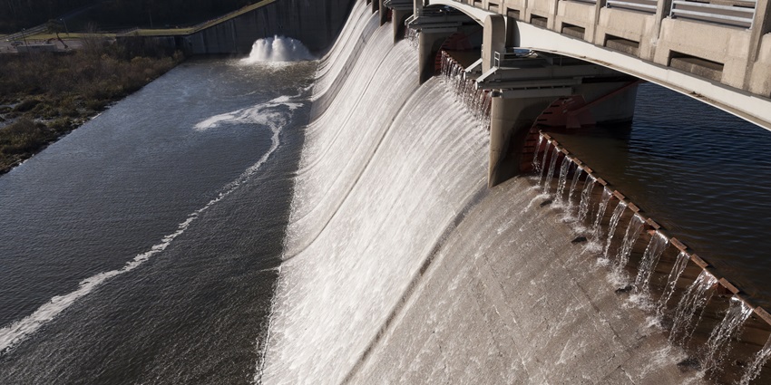 A majestic view of the Bhimsagar Dam, showcasing its impressive size and architectural design.