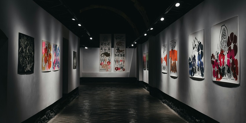 A glimpse of the famous tourist attraction of the region featuring an array of paintings.