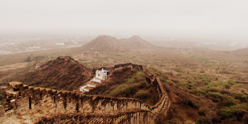 Bhuj is a perfect destination to explore and the nearest major city to the fort in Kutch.