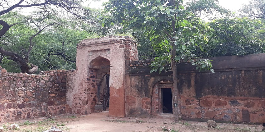 Entrance of the Bhuli Bhatiyari Ka Mahal, on the list of best places to visit in janakpuri