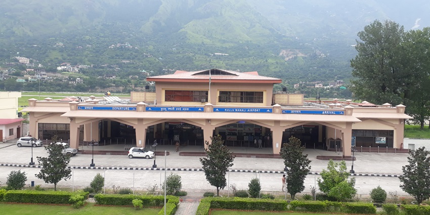 View of Kullu-Manali Airport, one of the airports in Himachal with green hills and blue sky.