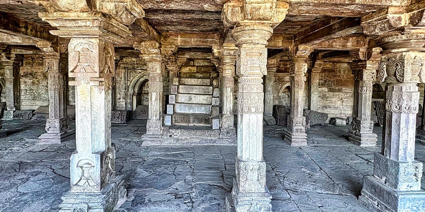 An image of the ruins of the Bijamandal Temple, one of the best places to visit in vidisha