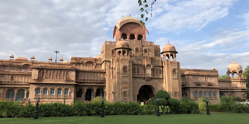 Majestic Rajasthani palace, reflecting traditional architecture and historical elegance set against a scenic backdrop.