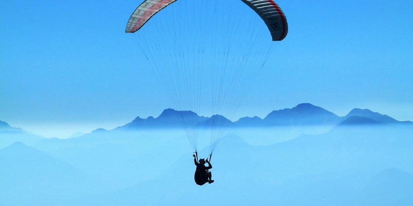 Enjoy the breathtaking views from the Bijli Mahadev, situated atop a hill at 2,460 metres.