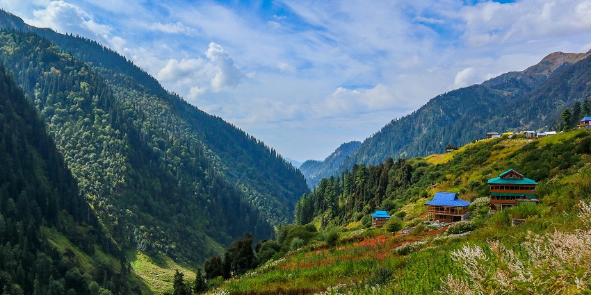 A breathtaking landscape of Billing, a serene abode to indulge in Bir paragliding.