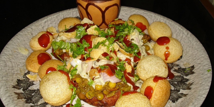 Bittu tikki wala serves types of chaat yet the most famous is the aloo tikki chaat, garnished with sev and pomegranate