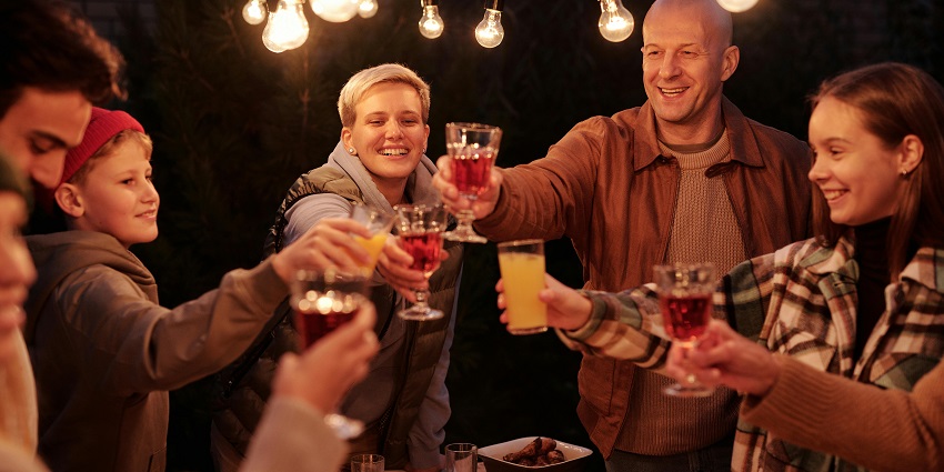 New year parties in Jaipur’s Elegant rooftop feature cocktails, live music, stunning skyline views.