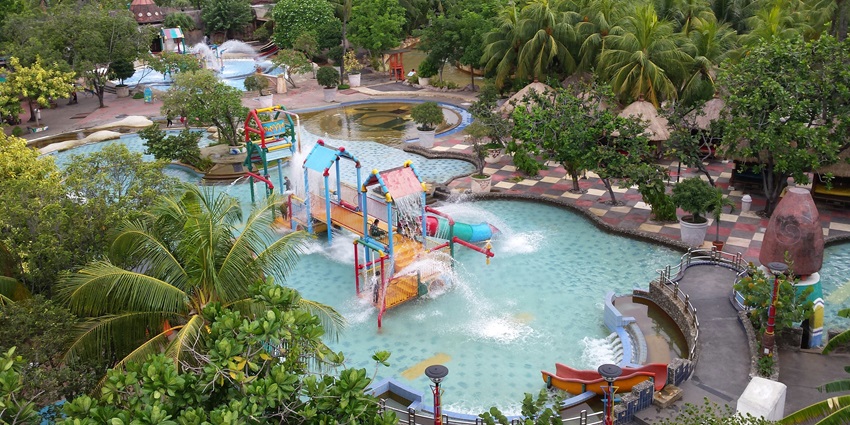Enjoy your time at the Blue Kingdom and Adventure Park with family and friends.