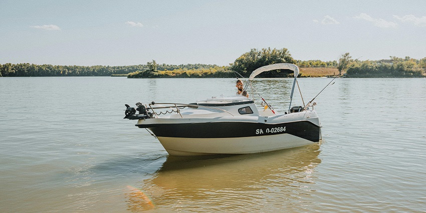Go boating at the Topchanchi Lake within the sanctuary for a serene escape