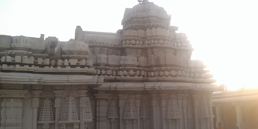 Bobbili Venu Gopalaswamy Temple, among the temples in Vizianagaram, represents Krishna playing the flute.