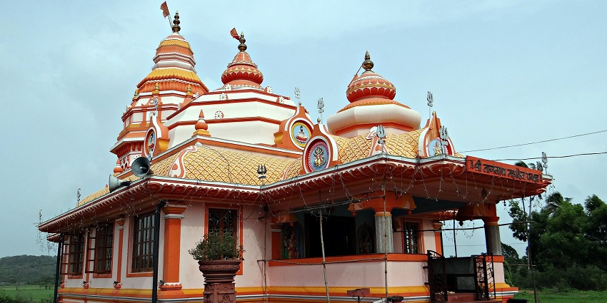Bodgeshwar temple is one of the most popular attractions to see near the Corjuem fort