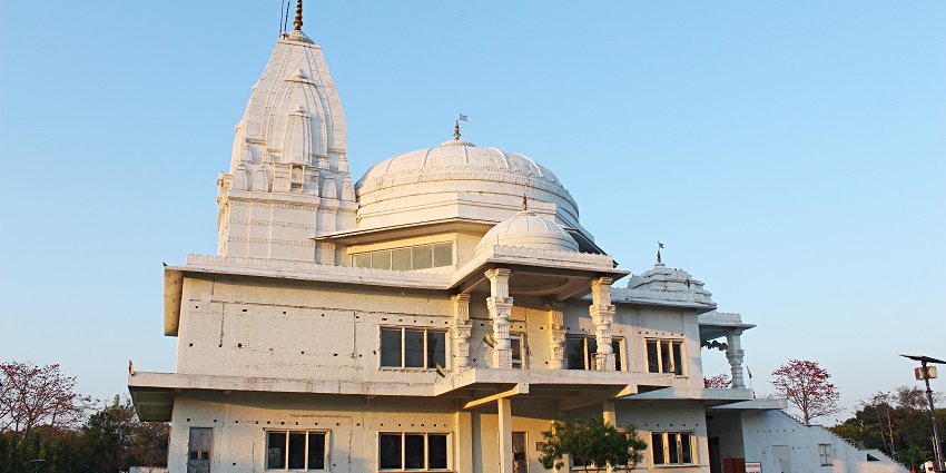 Brahmapur Temple, located just a few kms away, is one of the best attractions to visit.