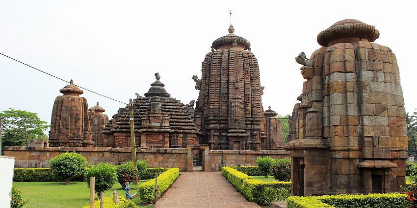 A glimpse of the Brahmeswara Temple, a famous attraction near Mukteshwar Temple.