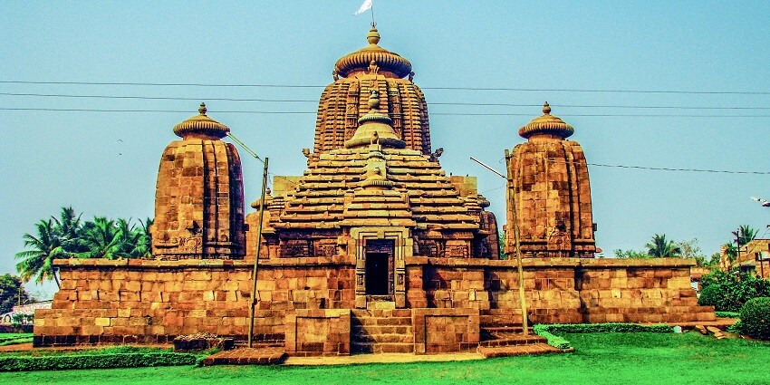 Panoramic image of the beautiful Brahmeswara Temple amdist the scenic greenery in Odisha
