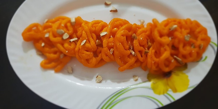 Fresh, crispy jalebis from Brahmpuri, golden and syrupy, a must-try Indian dessert