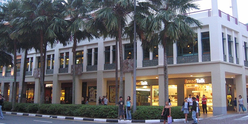 The bustling interior of Bugis Junction, an ideal mix of heritage architecture and retail spaces