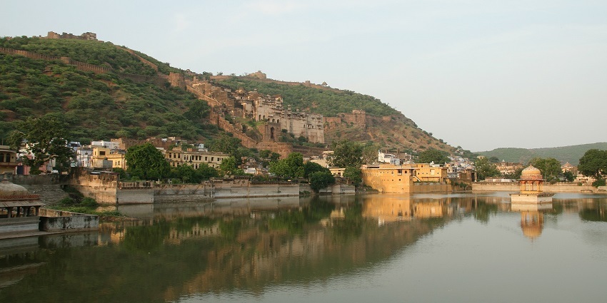 Bundi, is one of the best places near Jaipur for weekend with family features palaces, ancient stepwells, and forts