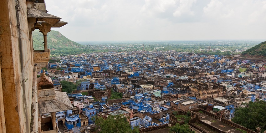 An image of the beautiful town of Bundi, amongst the most interesting places to see near KJS Temple.
