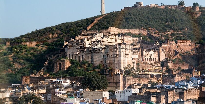 A panoramic view of Bundi city, overshadowed by Taragarh Fort.