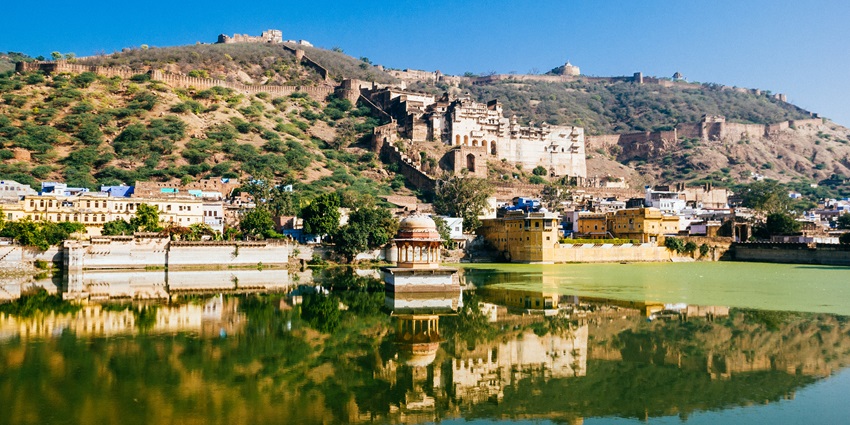 A closeup of Bundi Fort which is one of the popular destinations near Bhainsrorgarh Wildlife Sanctuary.