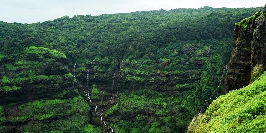 Lush and steep cliffs of Himachal Pradesh, an ideal place for bungee jumping