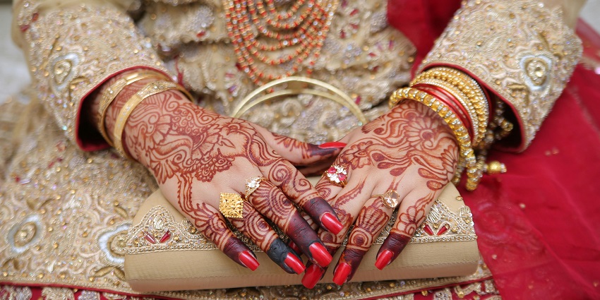 Deck up yourself with bridal henna and some luxurious bridal wear from this place.