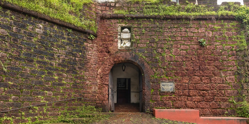 Cabo De Rama Fort is one of the places to visit near Dabolim airport for history lovers.