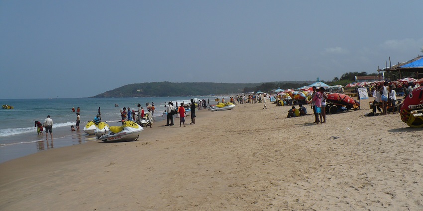 A view of the Calangute Beach, one of the top places to visit in North Goa for couples.