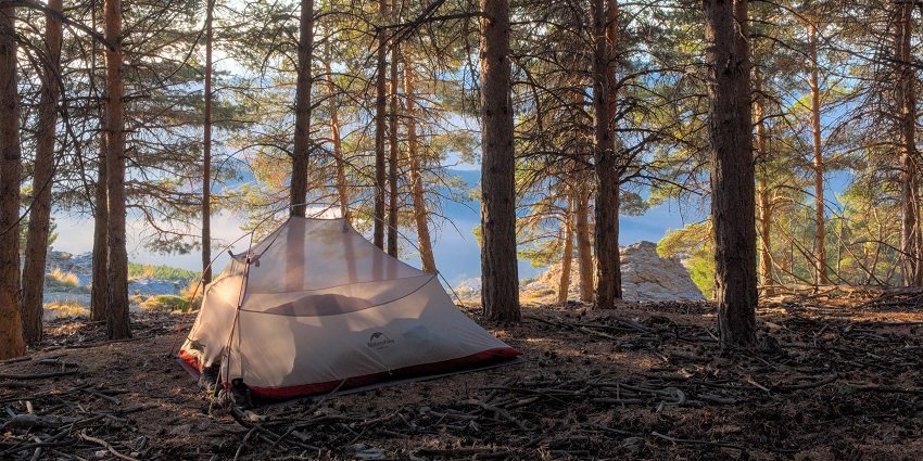 A tent that is used to build a camp in the middle of a quiet forest