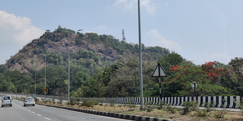 Canary Hill is one of the famous hills offering scenic views and a perfect ambience.