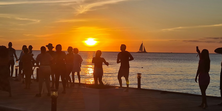 A glimpse of Candolim Beach which offers chic beachside lounges and trendy nightlife spots.
