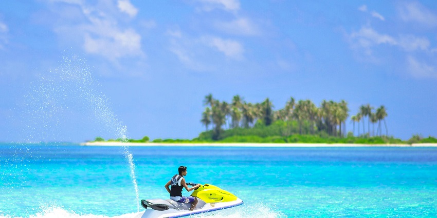 Indulge in the exciting water sports as one of the things to do in Candolim in Goa.