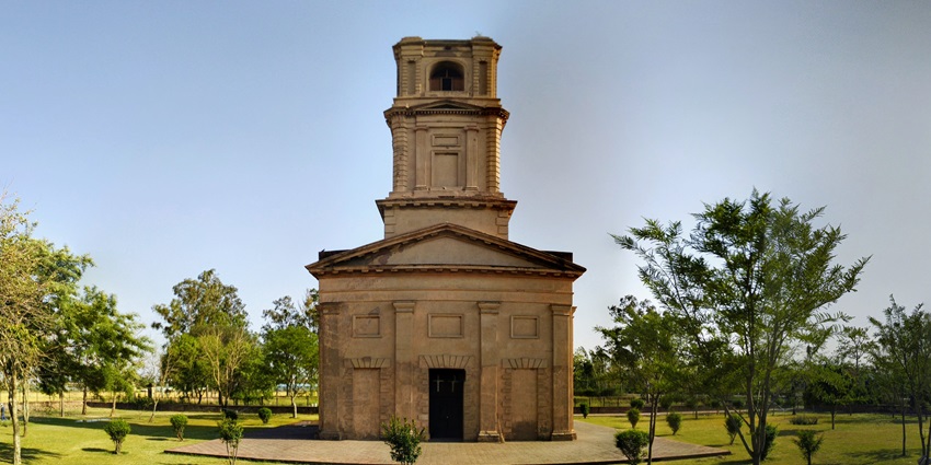 A picture of the beautiful Cantonment Church Tower in Karnal with a lush garden surrounding it