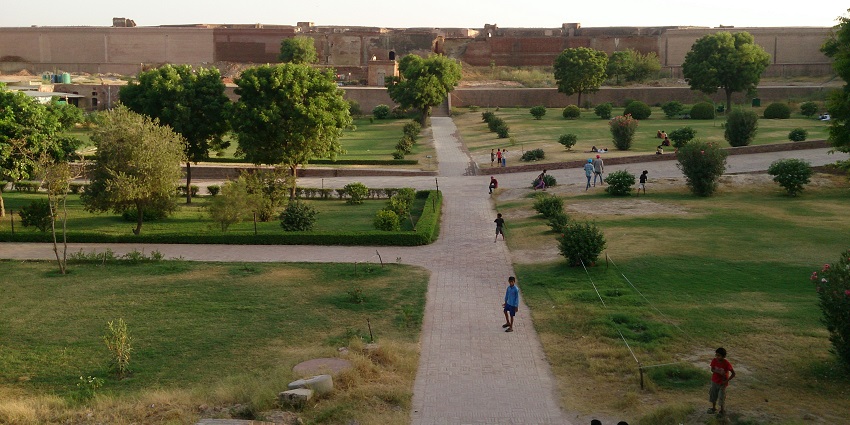 Capture stunning views from the fort which has an aesthetic appeal.