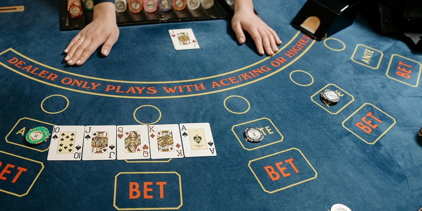 Casino Royale is one of the most vibrant places to visit in Panjim for couples for fun.